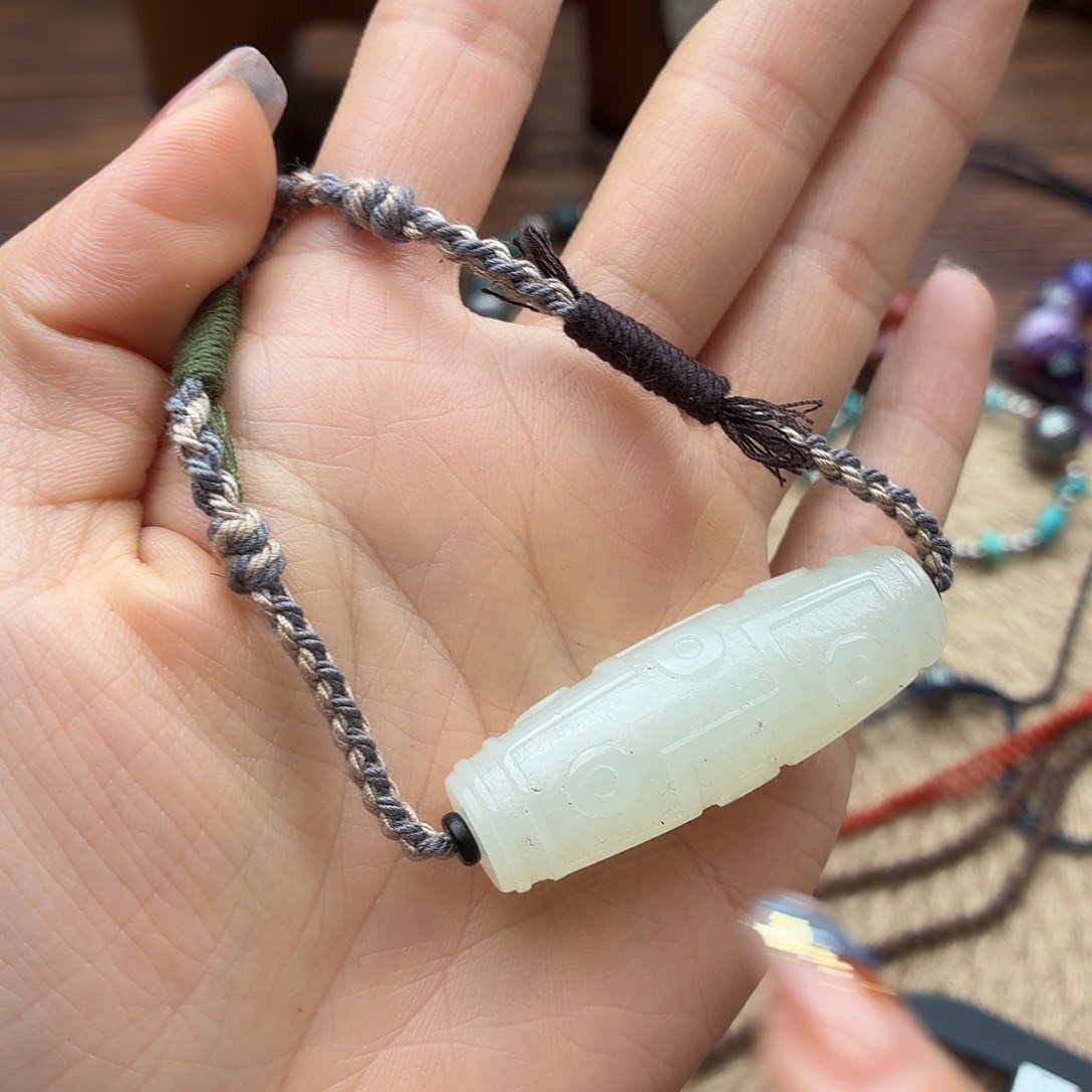 玫***使蛇纹石玉未镶嵌颈饰