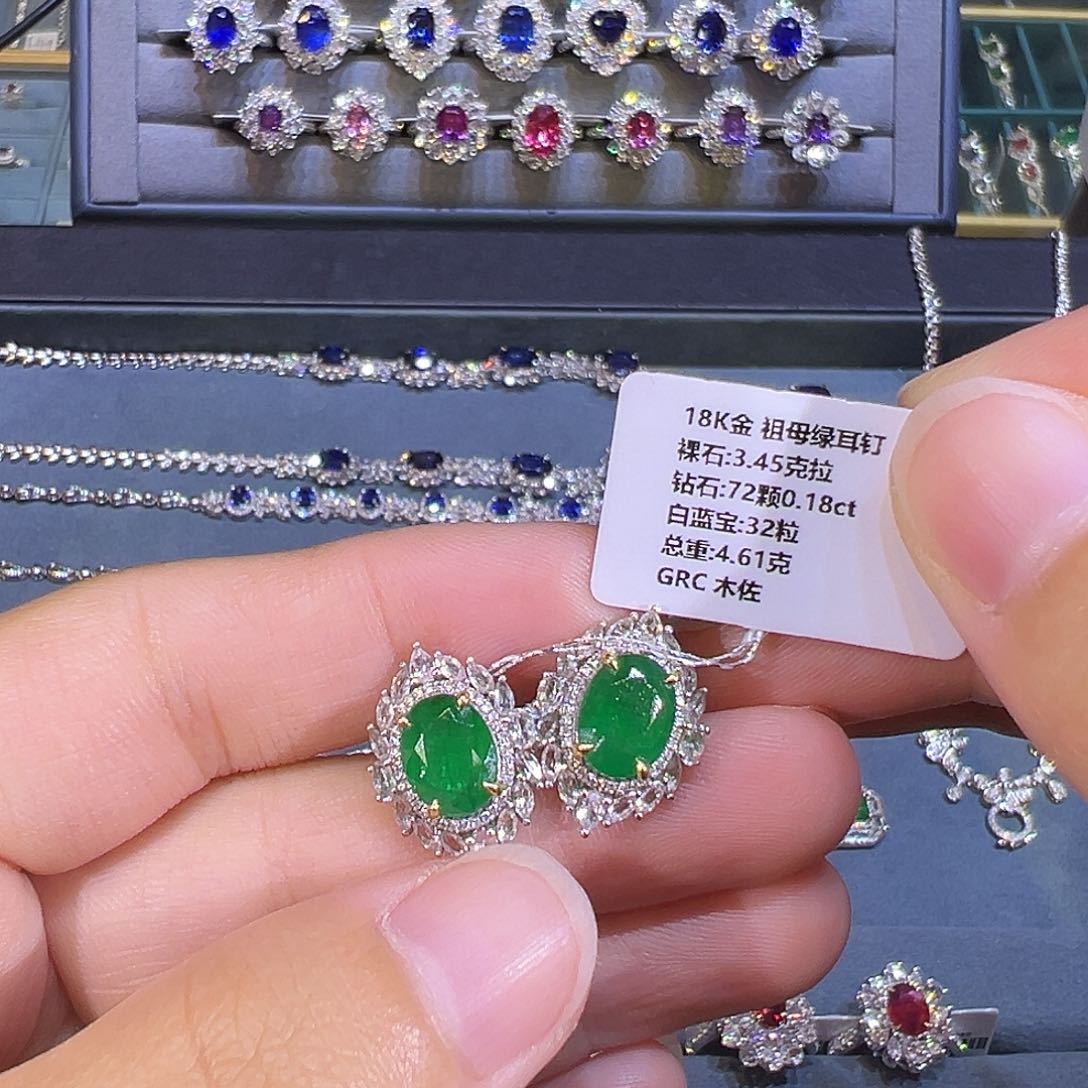 耳钉18K金镶嵌祖母绿