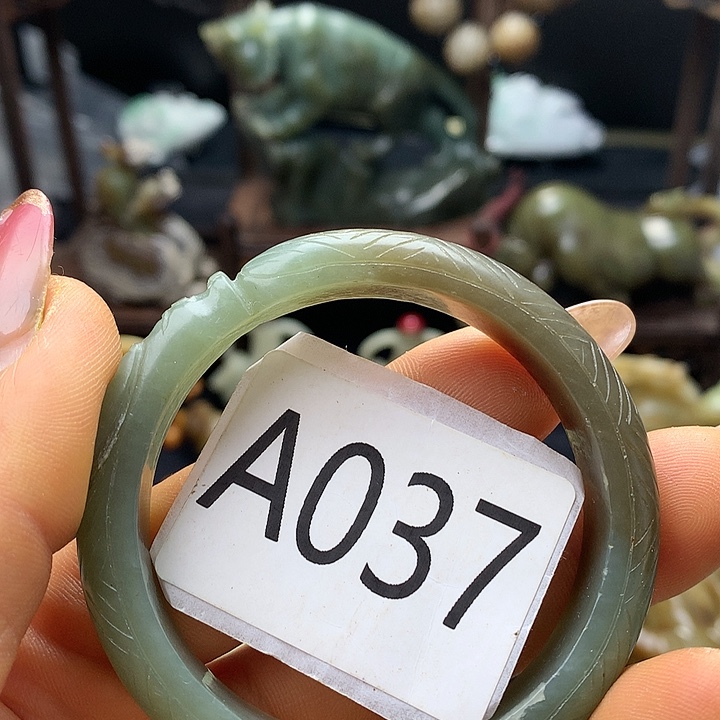 和田玉未镶嵌车挂