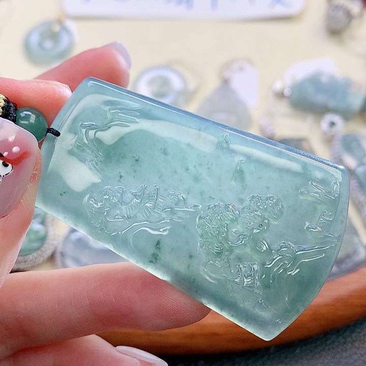 翡翠颈饰未镶嵌翡翠