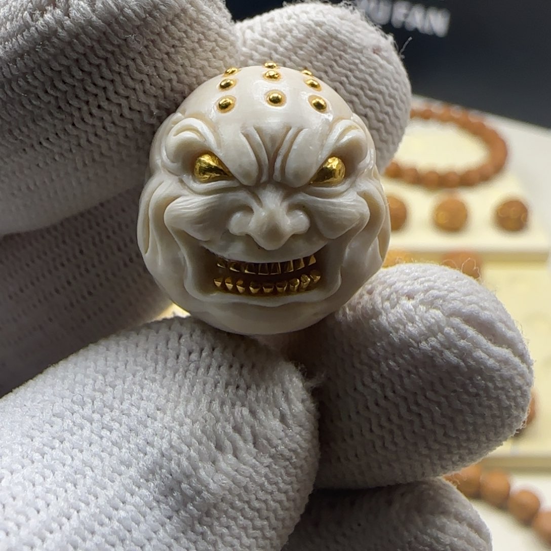 K***n猴头核桃吊坠大金牙镶嵌24k