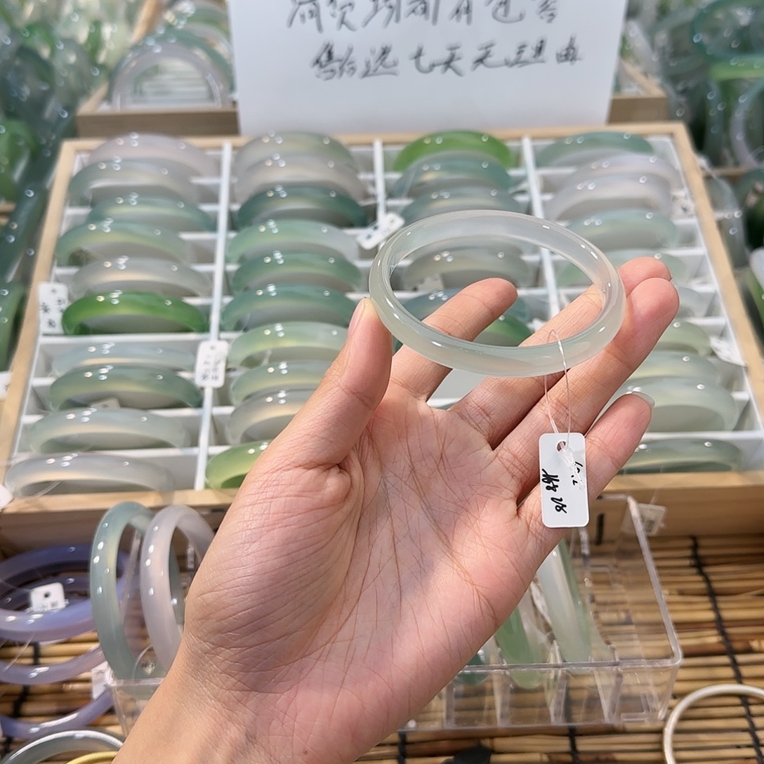 玛瑙/玉髓未镶嵌手镯圈口60.2