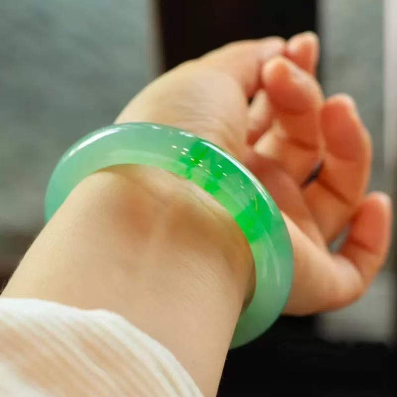 手镯时尚飘花冰种