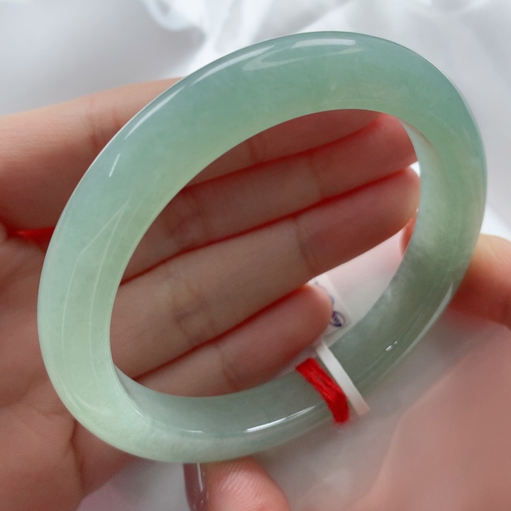 翡翠手镯未镶嵌强推！完美冰绿起胶正圈美人条细腻53.54