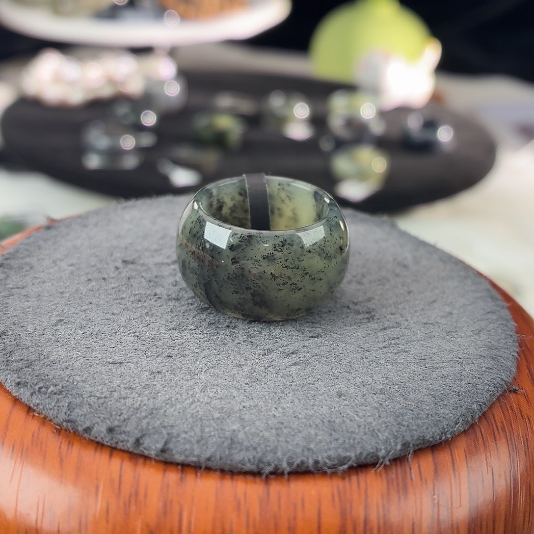 和田玉未镶嵌戒指b148绿底青花墩17.2不退换