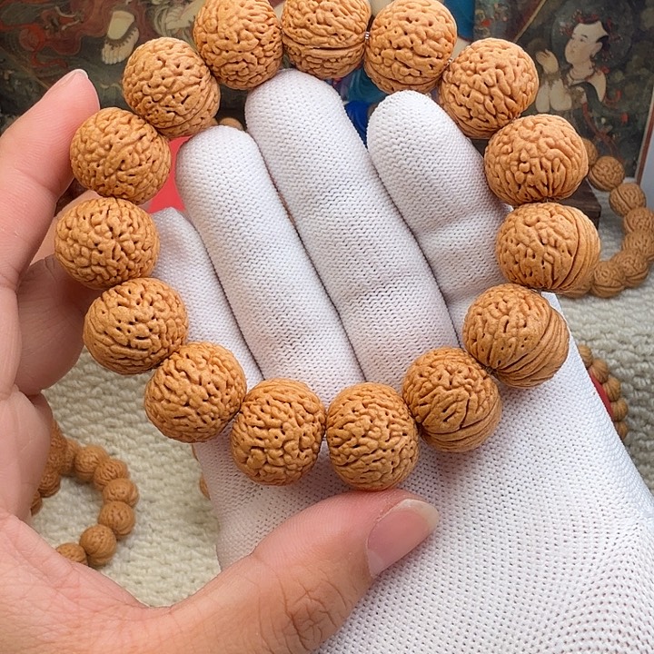 吊坠桃核龙珠手串