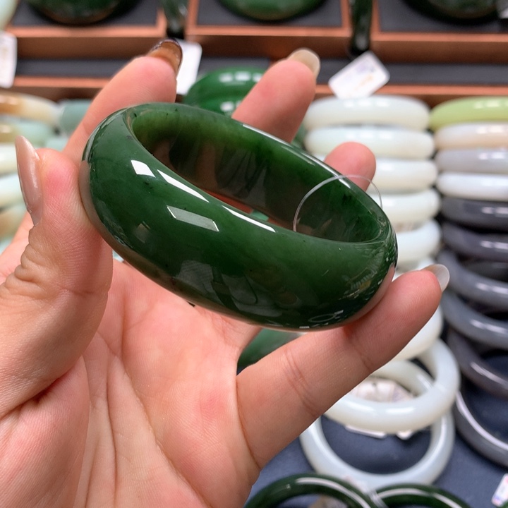 【闪购商品】未镶嵌手镯和田玉（碧玉）