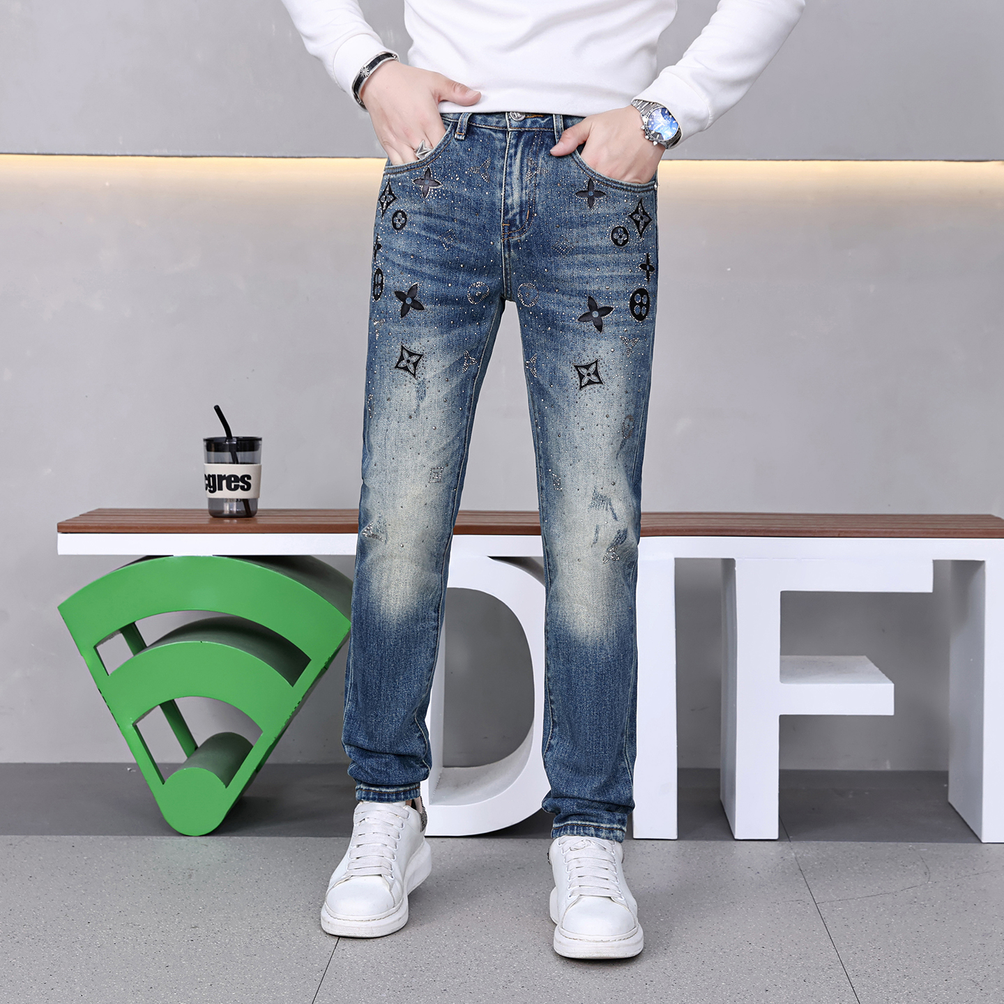 秋冬新款烫钻牛仔裤男潮牌修身小脚蓝色弹力潮流休闲长裤子76121