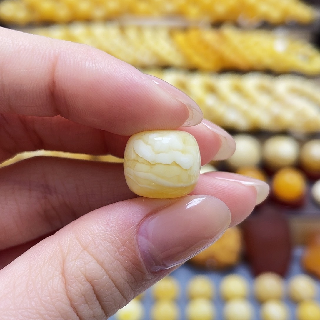 琥珀裸石未镶嵌蜜蜡老型13.9*12.1mm微瑕