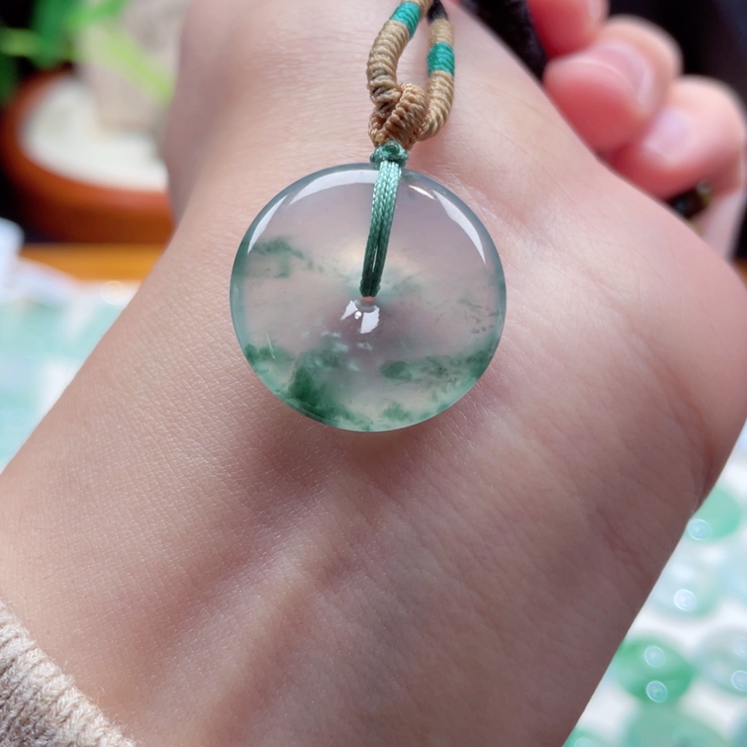 翡翠颈饰未镶嵌扣子