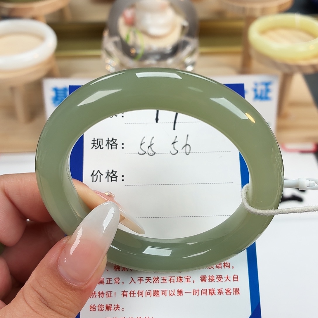 和田玉未镶嵌手镯