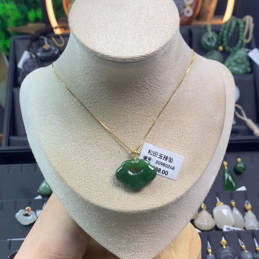 和田玉吊坠18K金镶嵌
