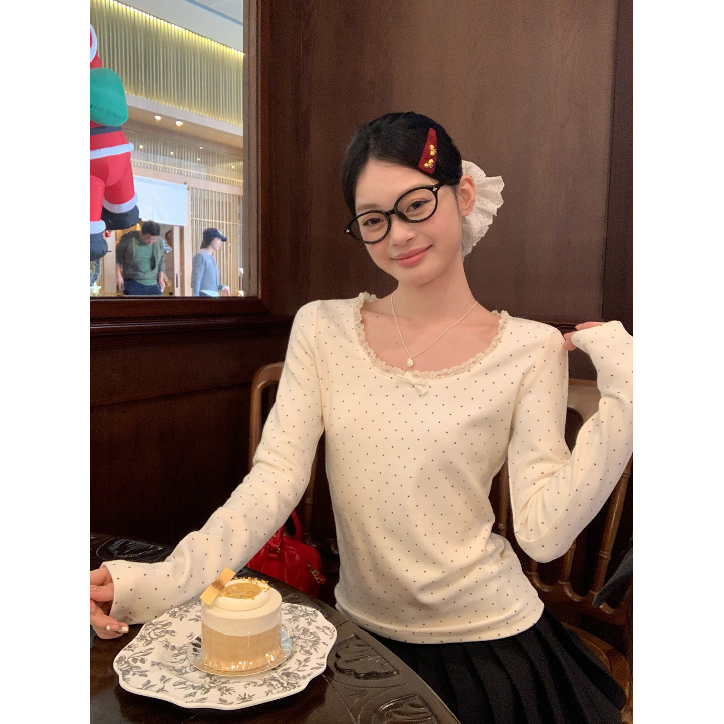 宋正恩12/29新品 上新米白波点蕾丝边柔肤修身长袖内搭T恤AA27220