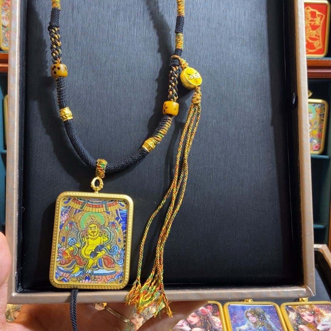 吊坠宝****?美丽的唐卡漂亮结缘