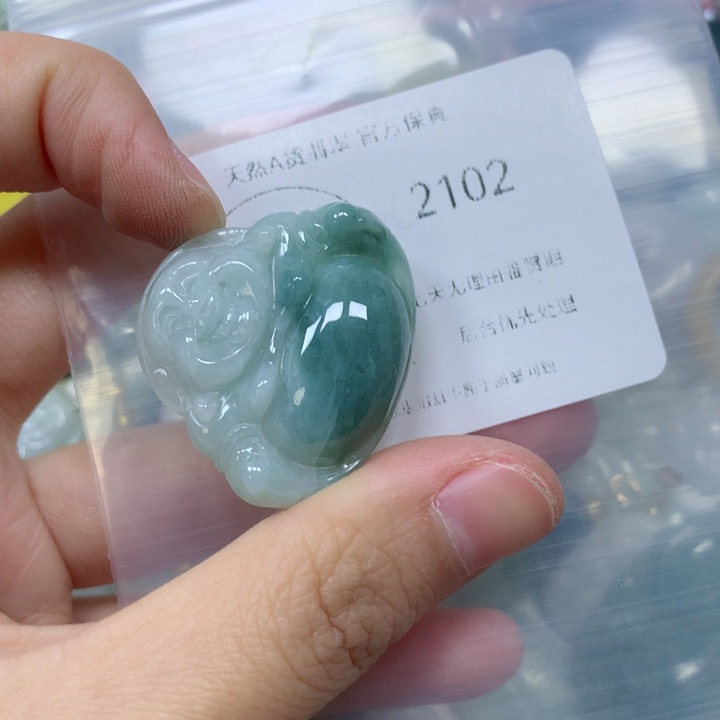 翡翠挂件未镶嵌翡翠