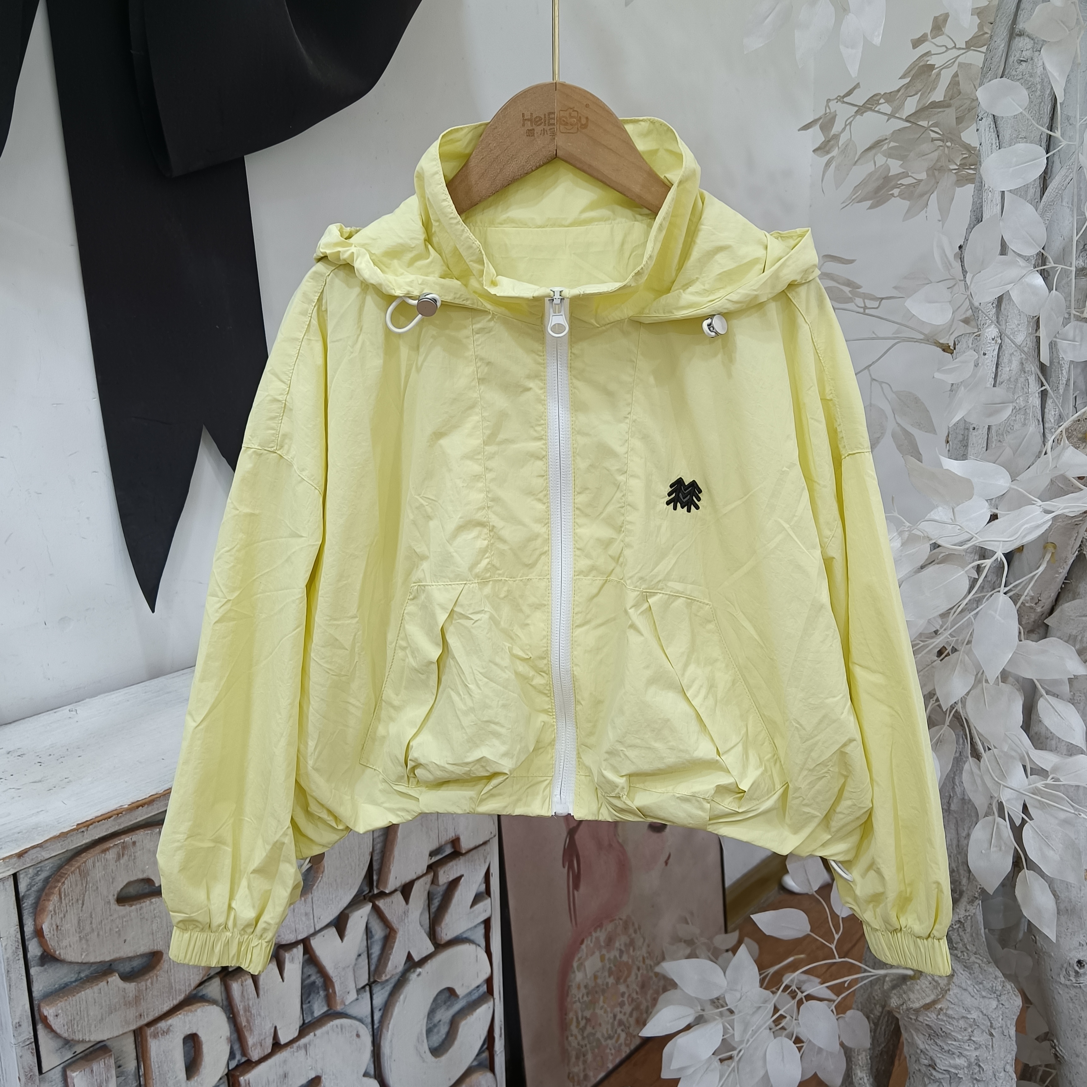 P959黄色短款外套童装