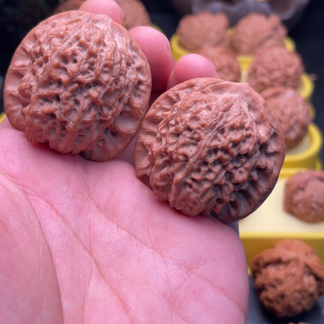 文玩核桃吊坠血麒麟42