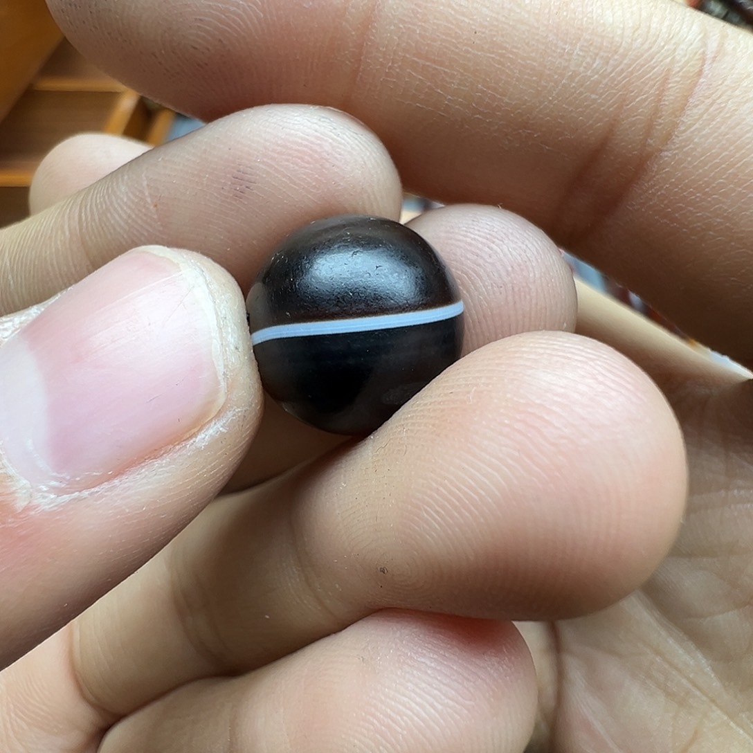 宇***玛瑙/玉髓未镶嵌珠宝半成品