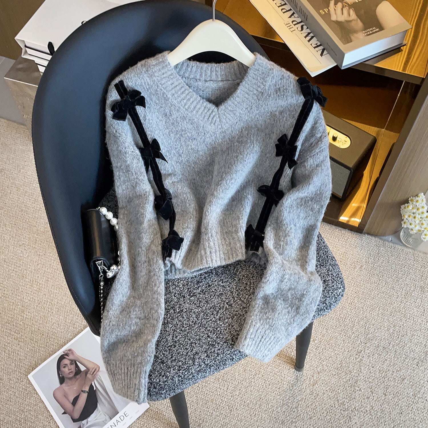 轻奢高端女装25冬季新款复古蝴蝶结装饰V领毛衣短针织衫女DY9484