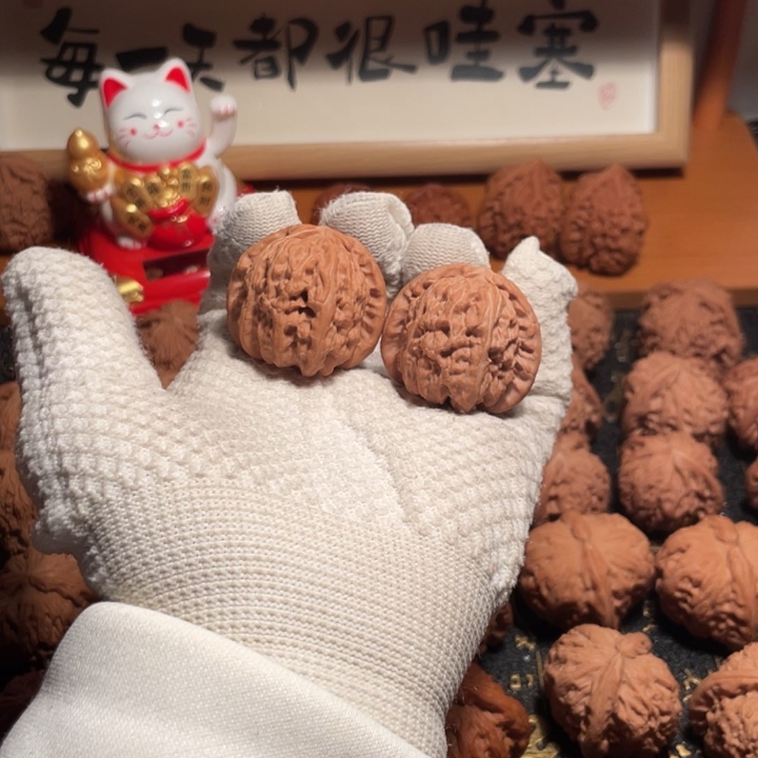 文玩核桃吊坠白狮子