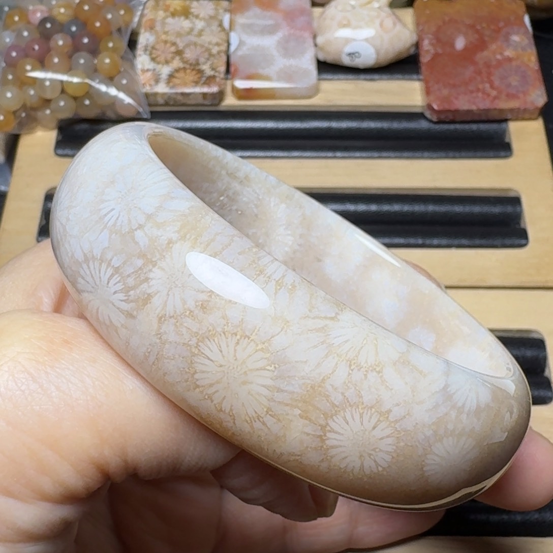 硅化玉60透的米色大花，好搭未镶嵌