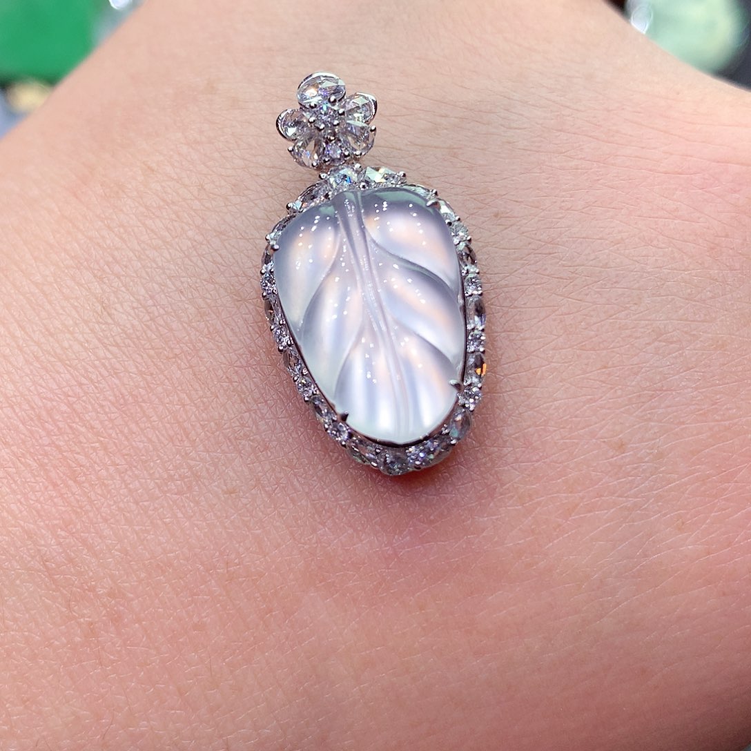 翡翠吊坠(赠链)18K金镶嵌纯天然