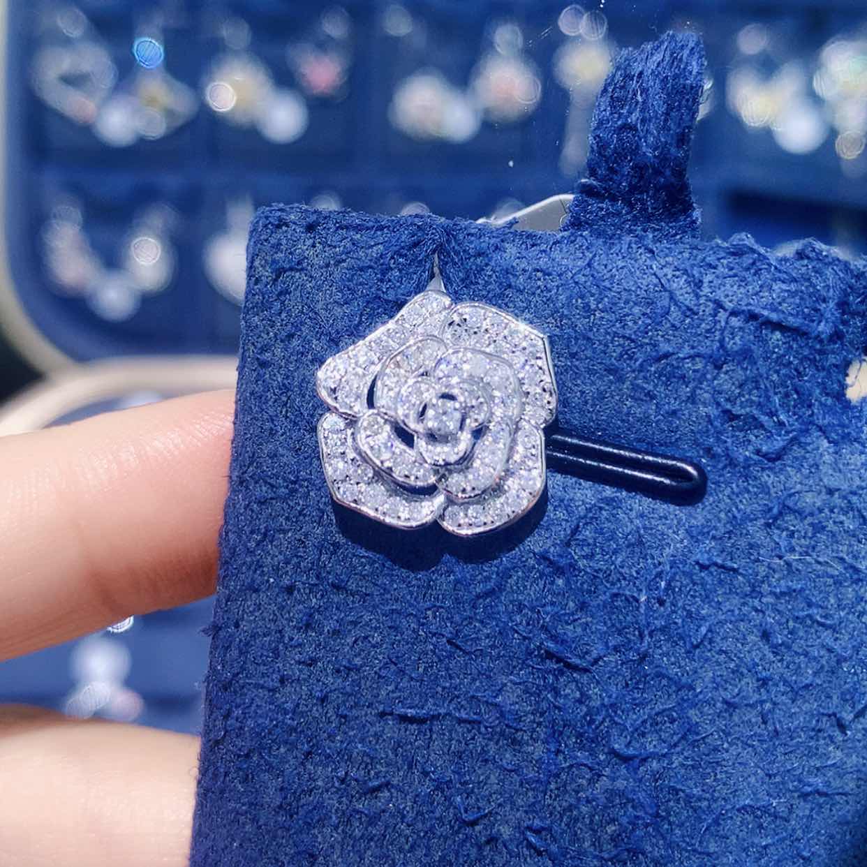 【闪购商品】吊坠(不含链)铂Pt900镶嵌钻石小版50分山茶花吊坠