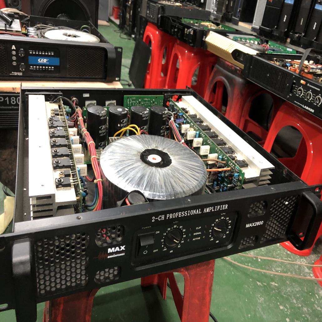 8新  二手音响：功放器：型号2800:不包邮