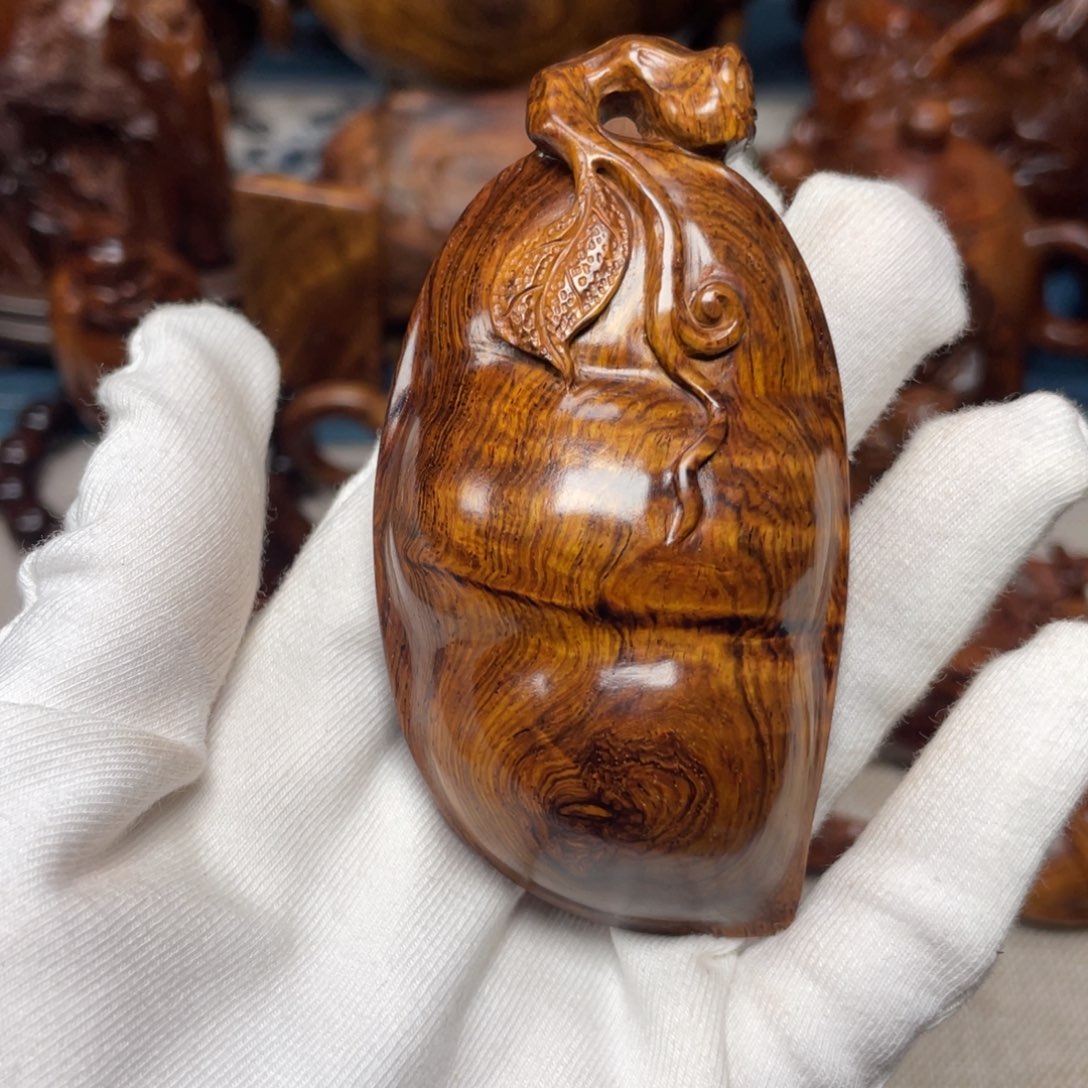 晨***恩黄花梨/降香黄檀手把件