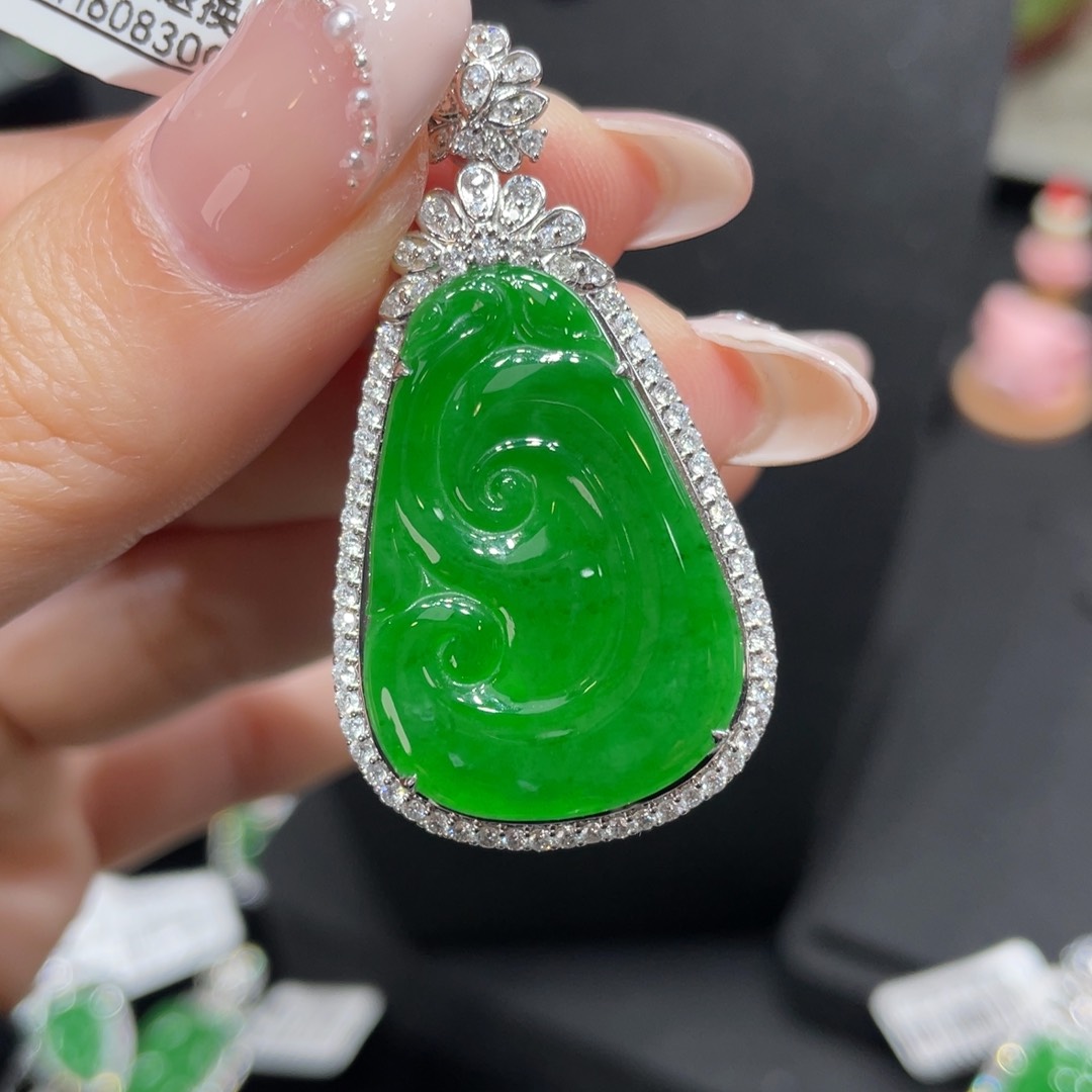 翡翠颈饰18K金镶嵌天然缅甸翡翠a货