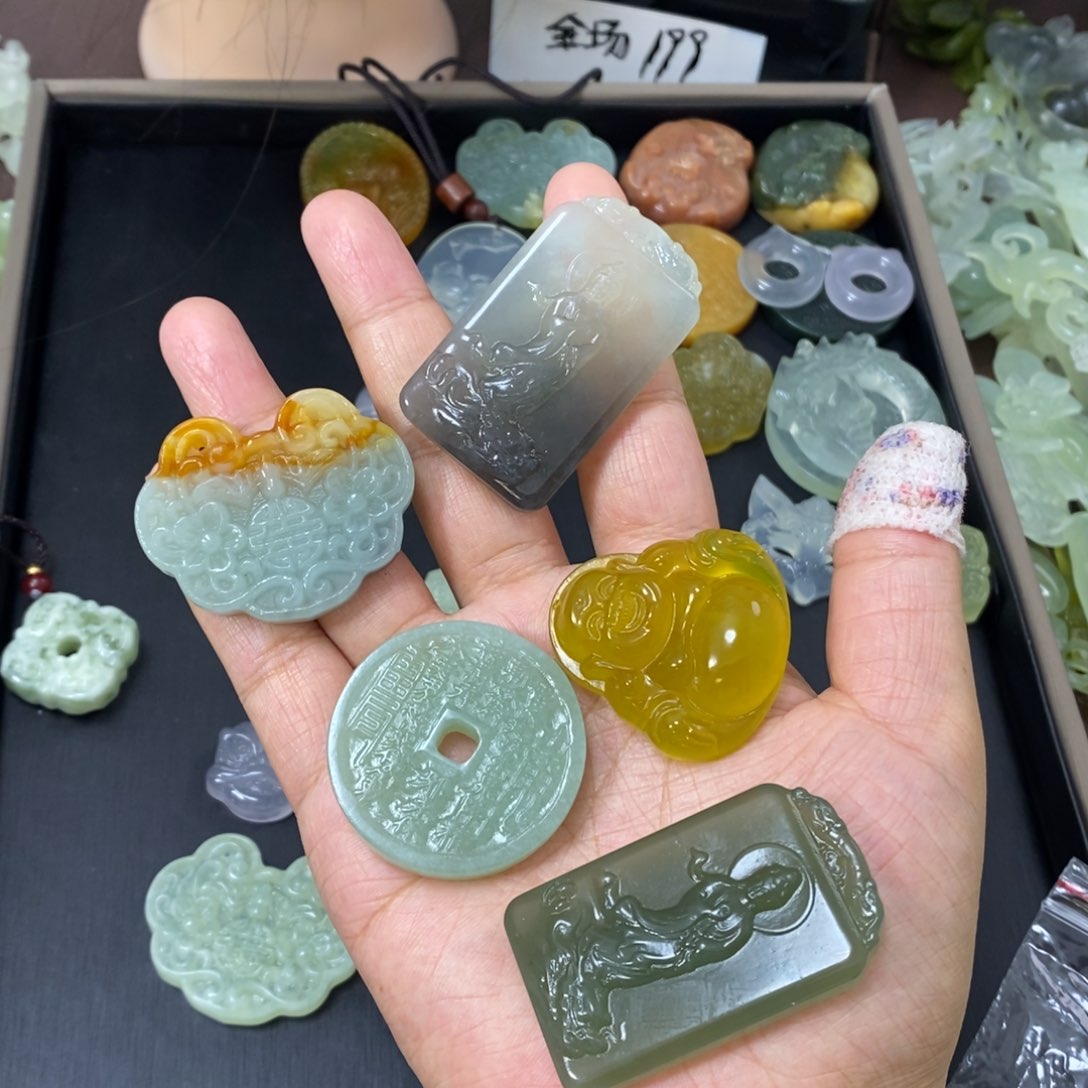 蛇纹石玉未镶嵌吊坠(不含链)?***?