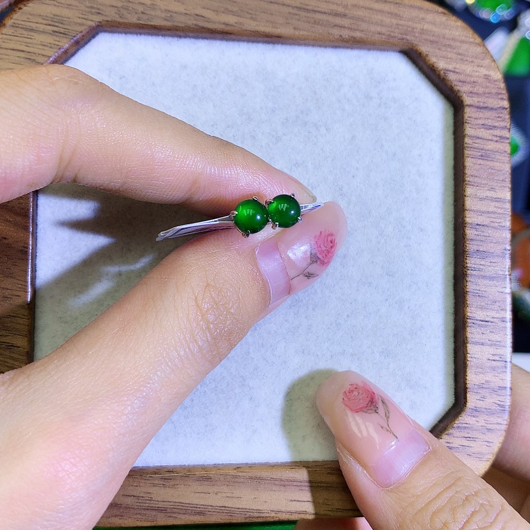 翡翠耳饰银S925镶嵌天然翡翠耳钉