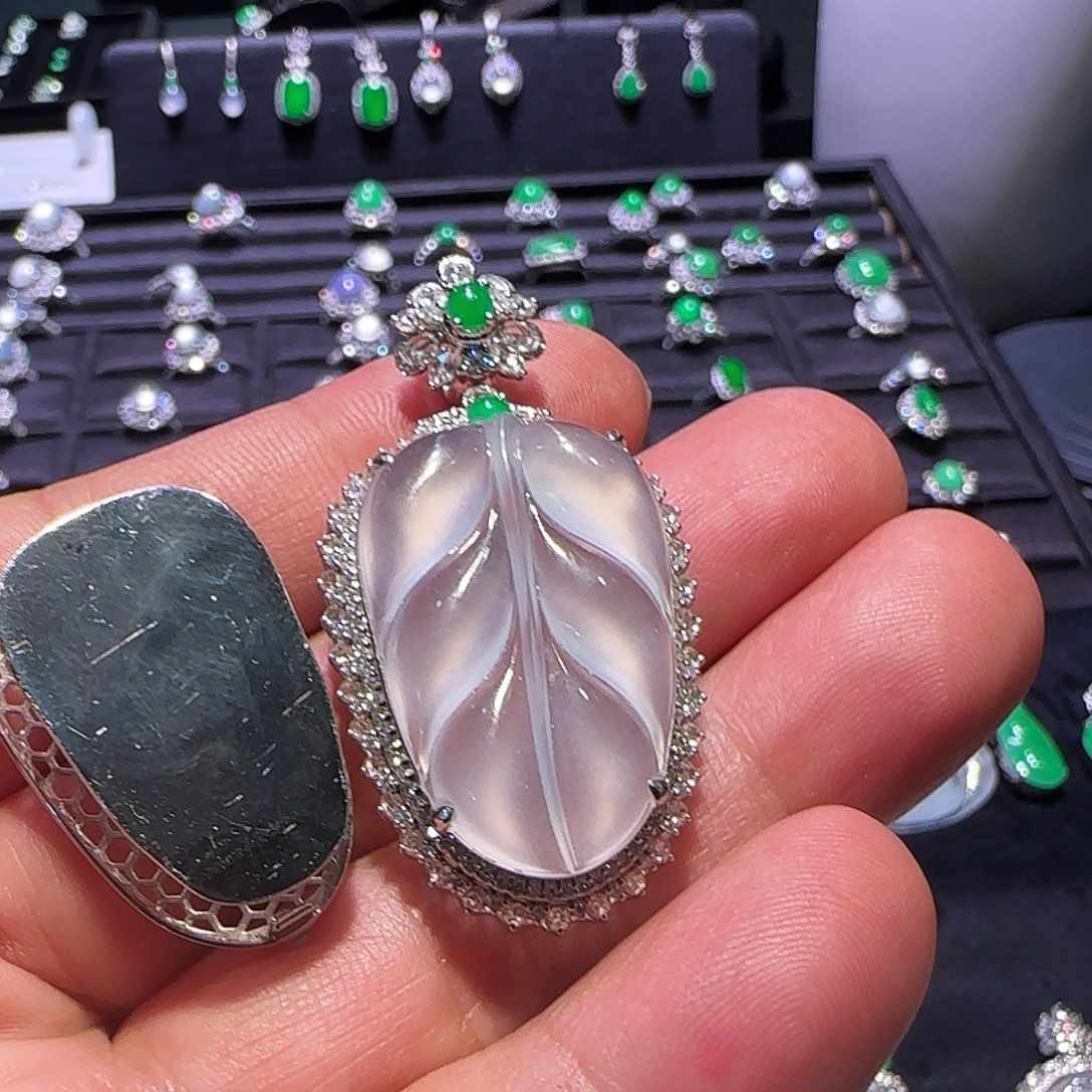 翡翠18K金镶嵌戒指