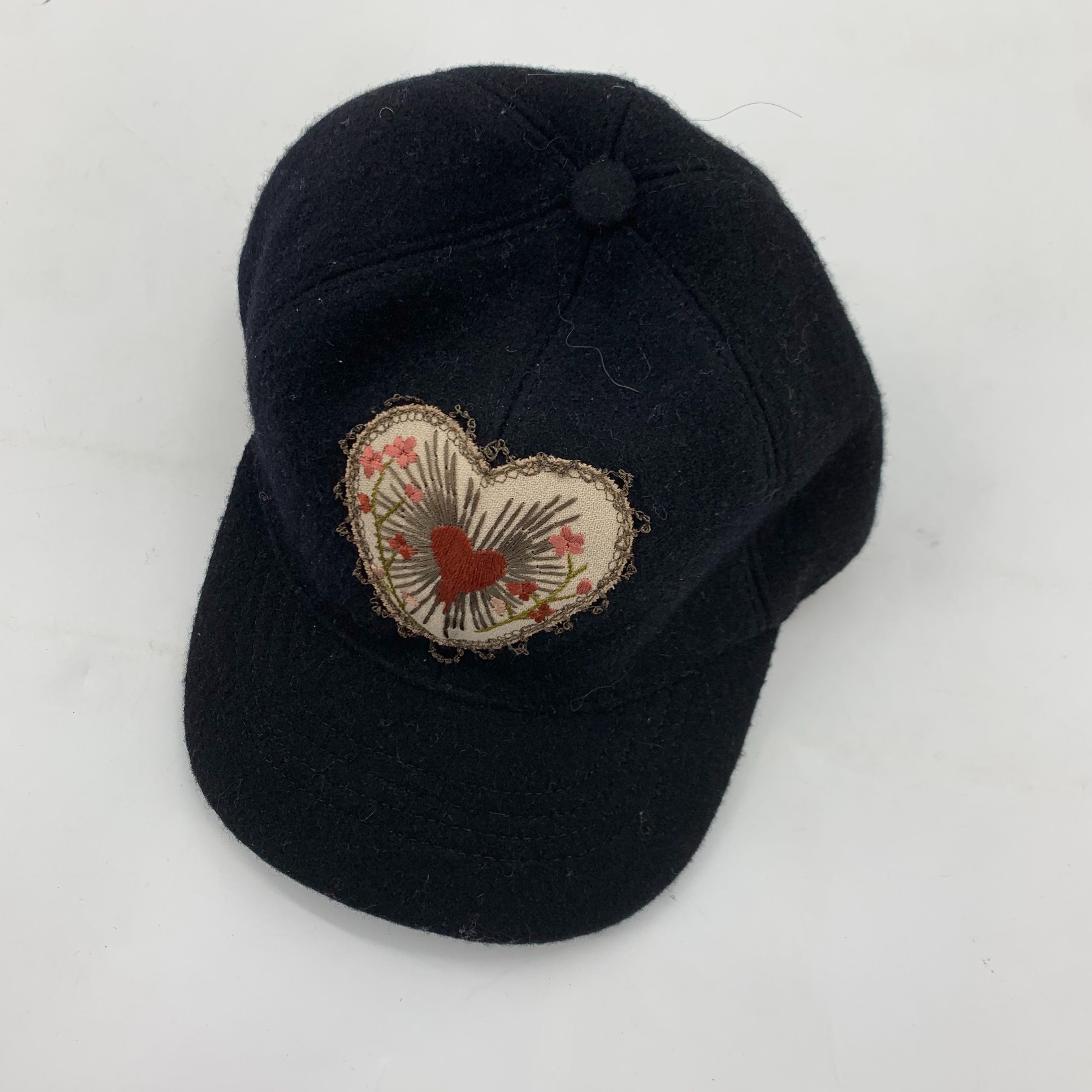 99新 GUCCI/古驰 GUCCI黑色红心鸭舌帽子S057