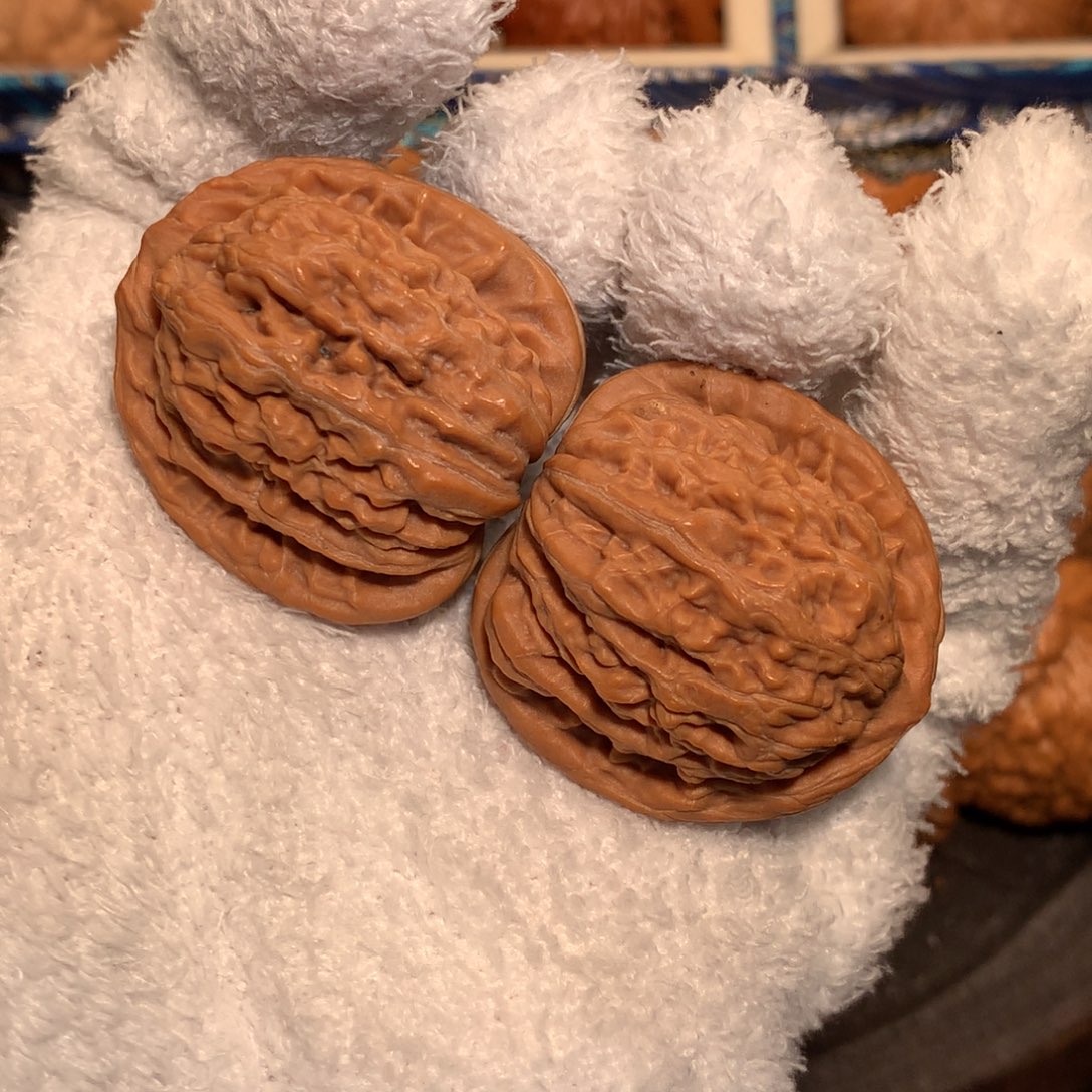 文玩核桃把件34全品 手捻四座楼