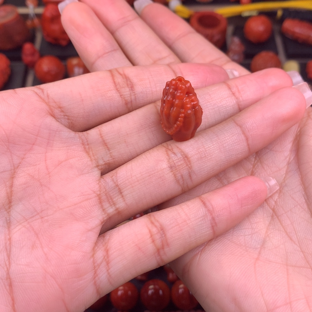 顾****南红玛瑙未镶嵌佛手12+