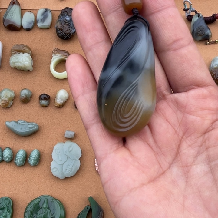 和田玉未镶嵌颈饰