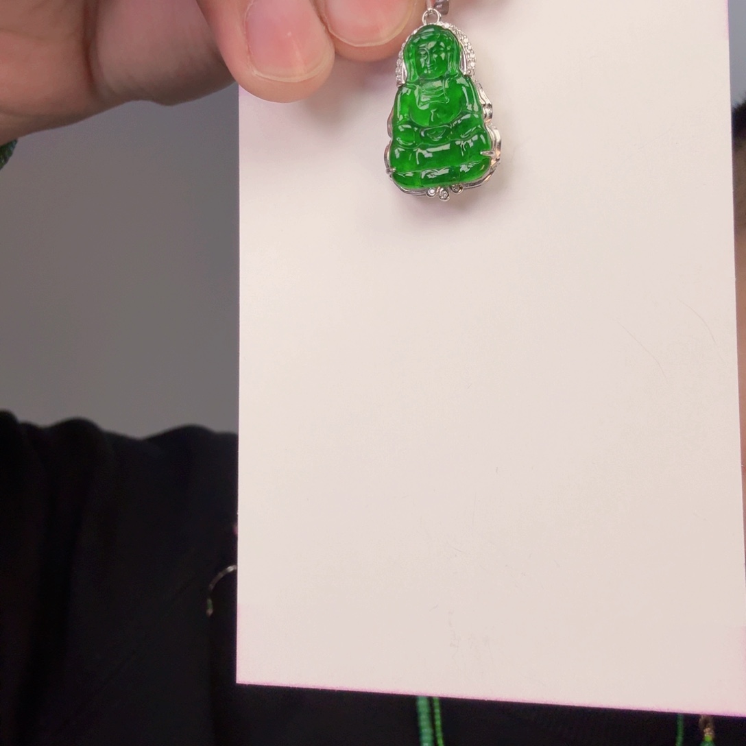 翡翠颈饰未镶嵌一件