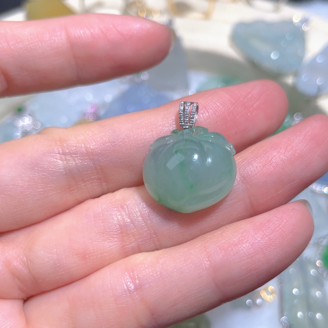 翡翠颈饰18K金镶嵌翡翠