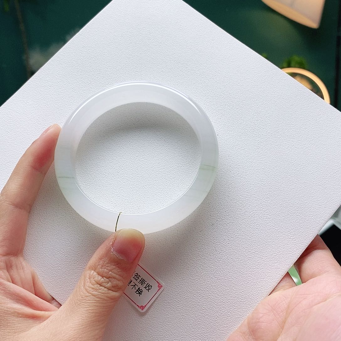 石英质玉手镯未镶嵌亲***己56.8