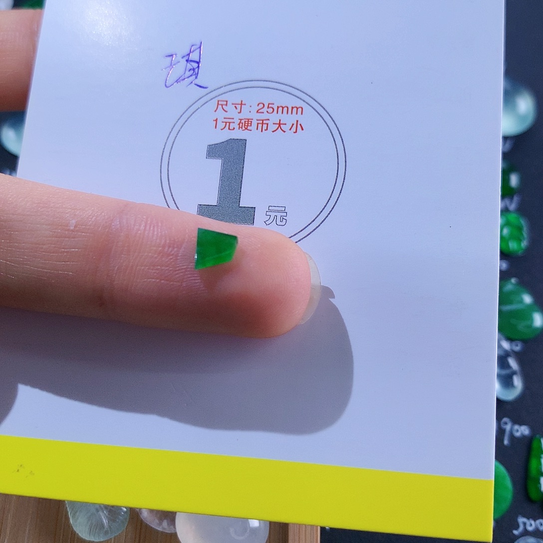 翡翠颈饰未镶嵌切割