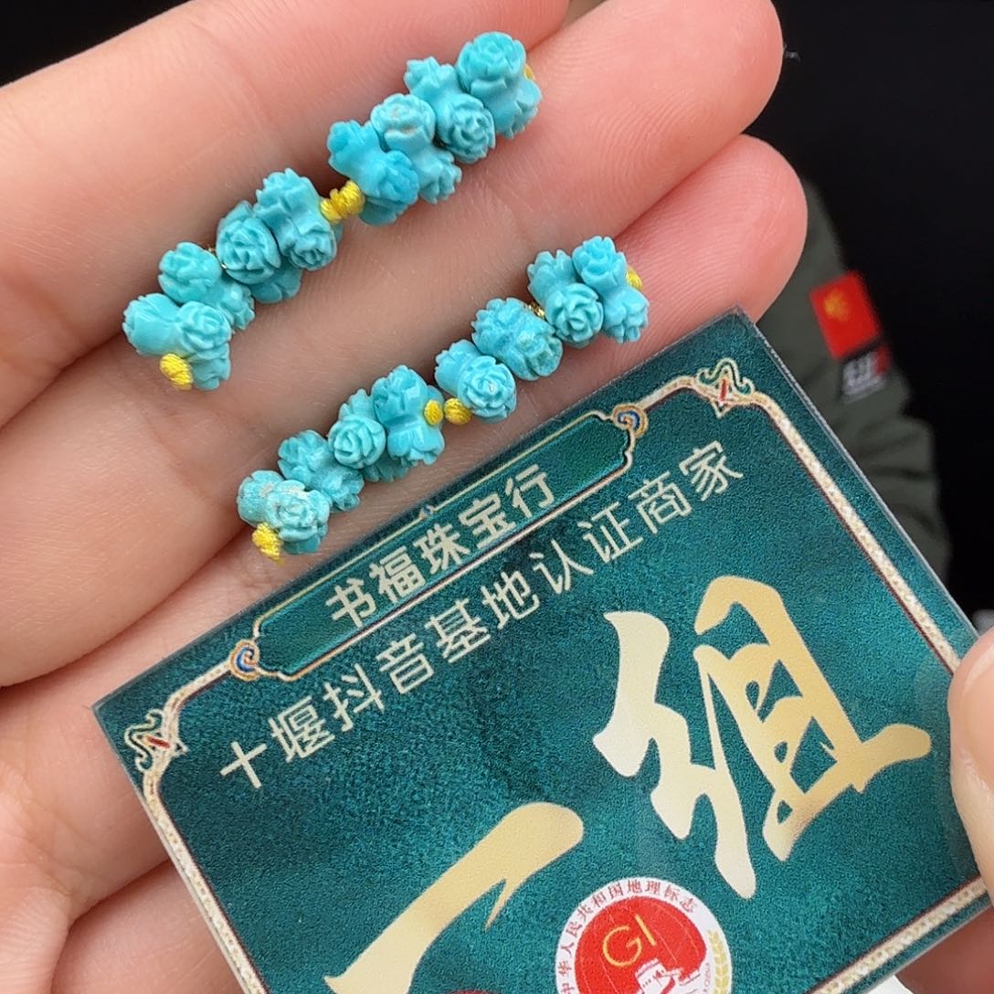 绿松石未镶嵌珠宝奇石