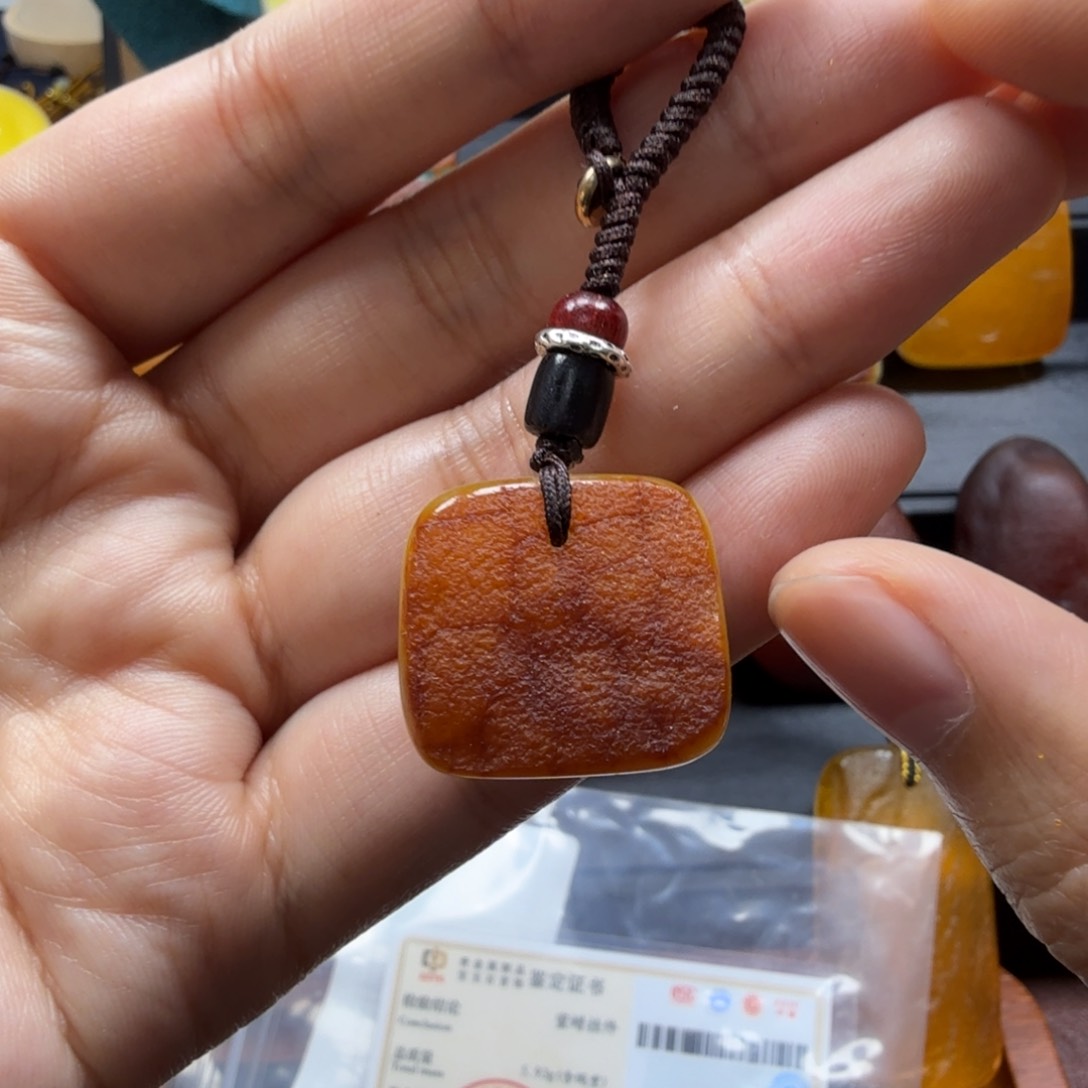 琥珀吊坠(赠链)未镶嵌