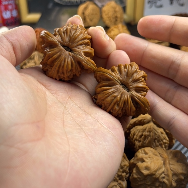 温***帅文玩核桃把件45汉高楼