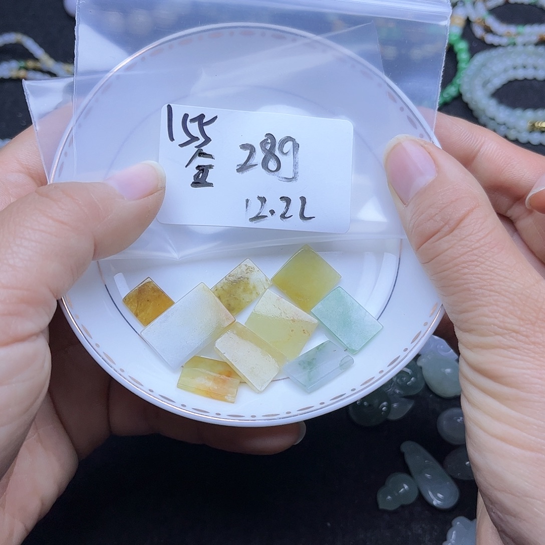 合***化翡翠未镶嵌颈饰不退