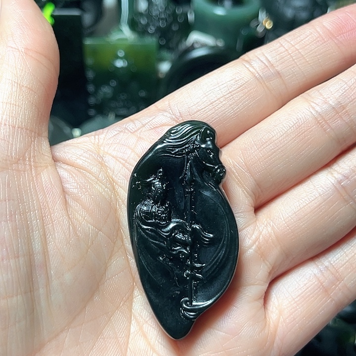 宝***士蛇纹石玉未镶嵌颈饰