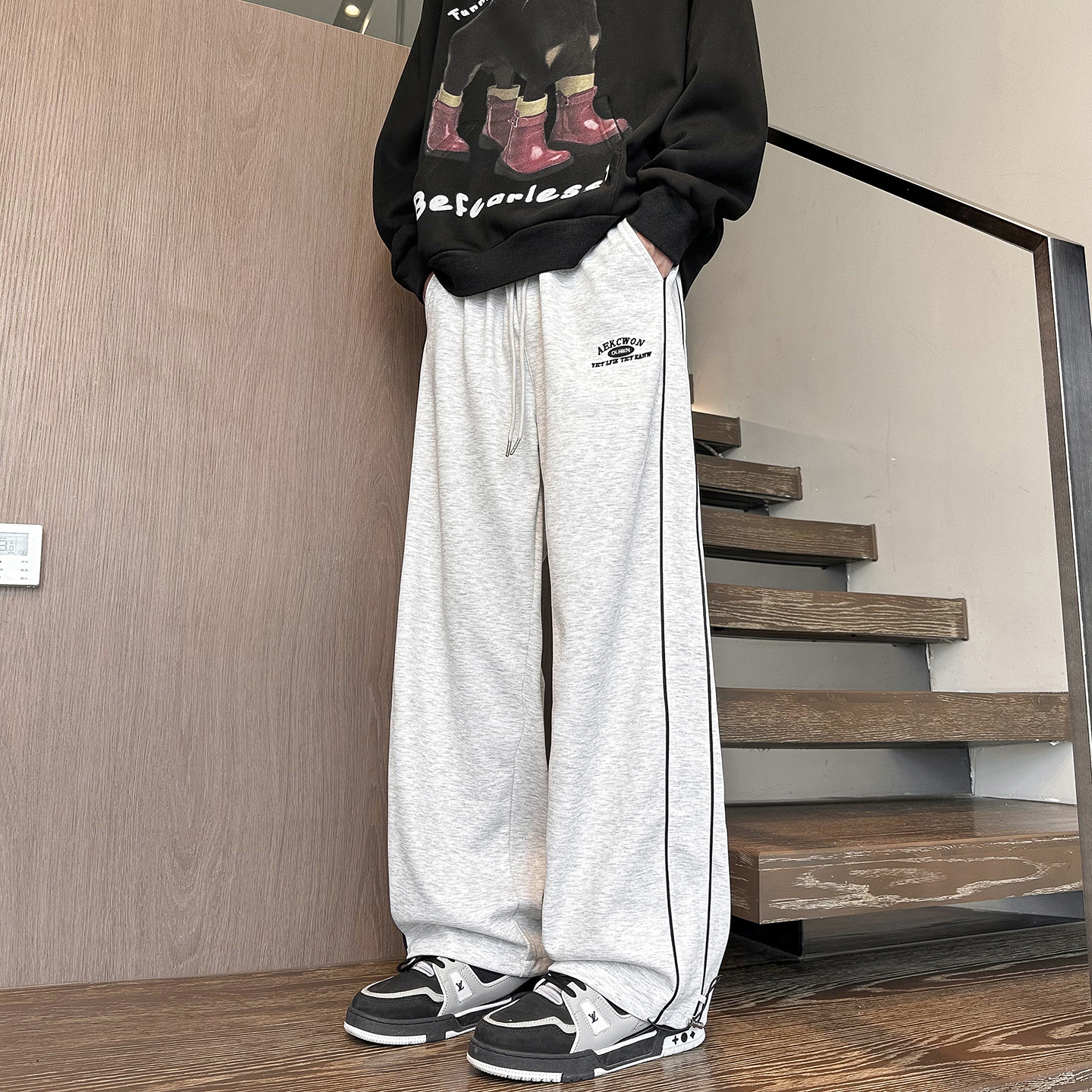 春秋季新款男士休闲裤学院风百搭宽松直筒卫裤青少年学生条纹长裤