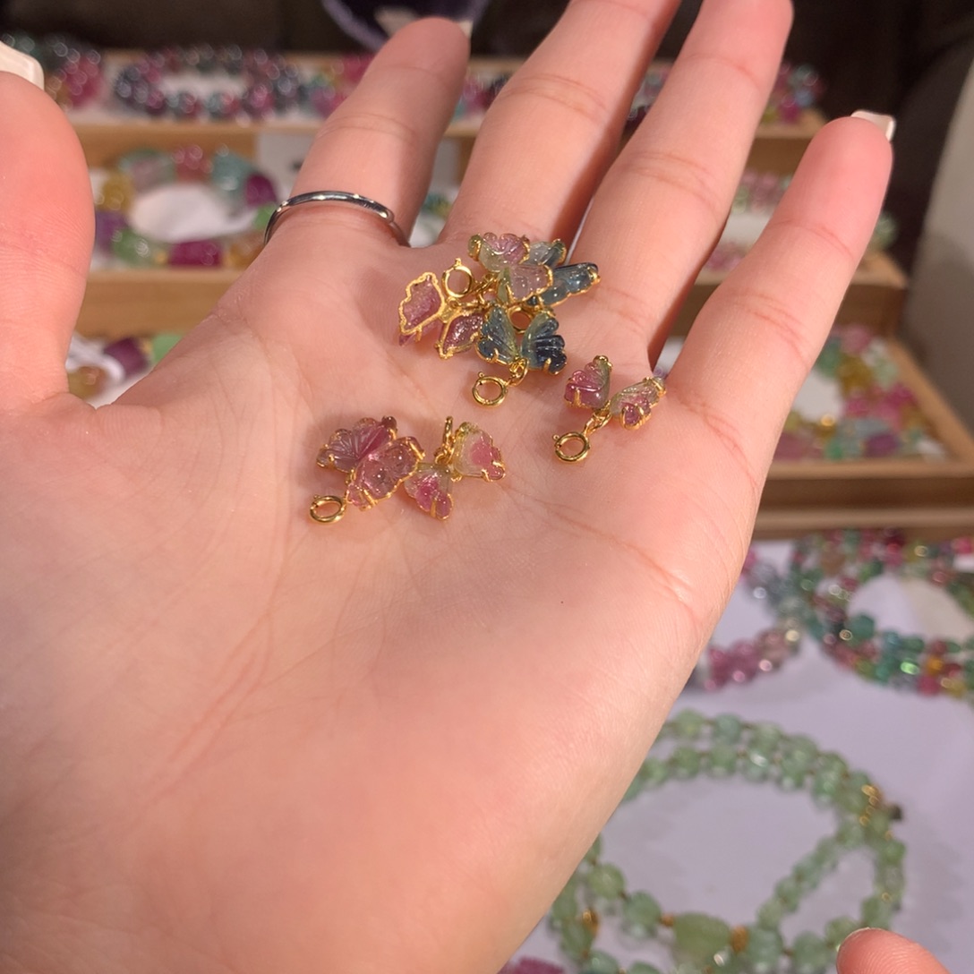 多样性发货一件18K金镶嵌碧玺