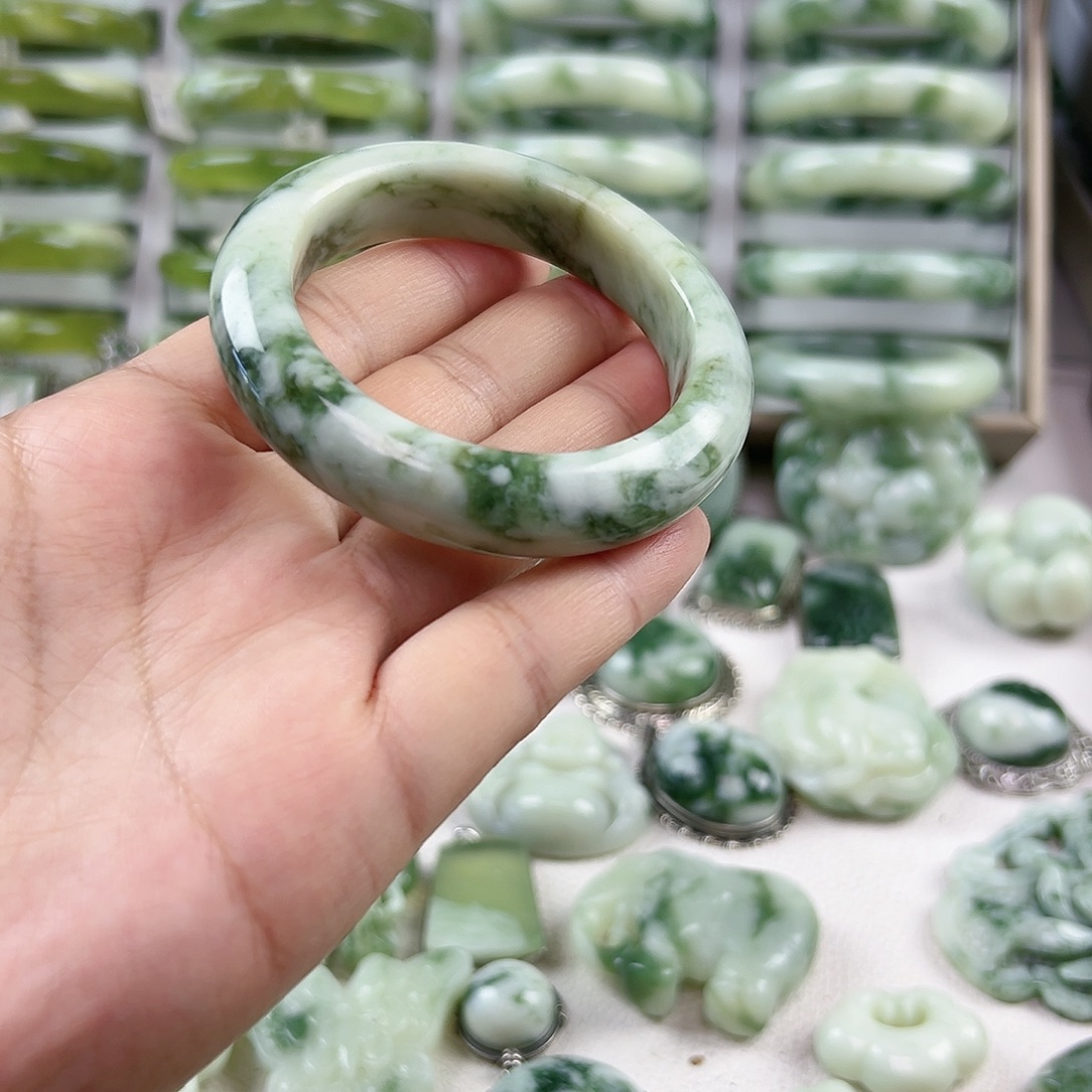 蛇纹石玉未镶嵌手镯