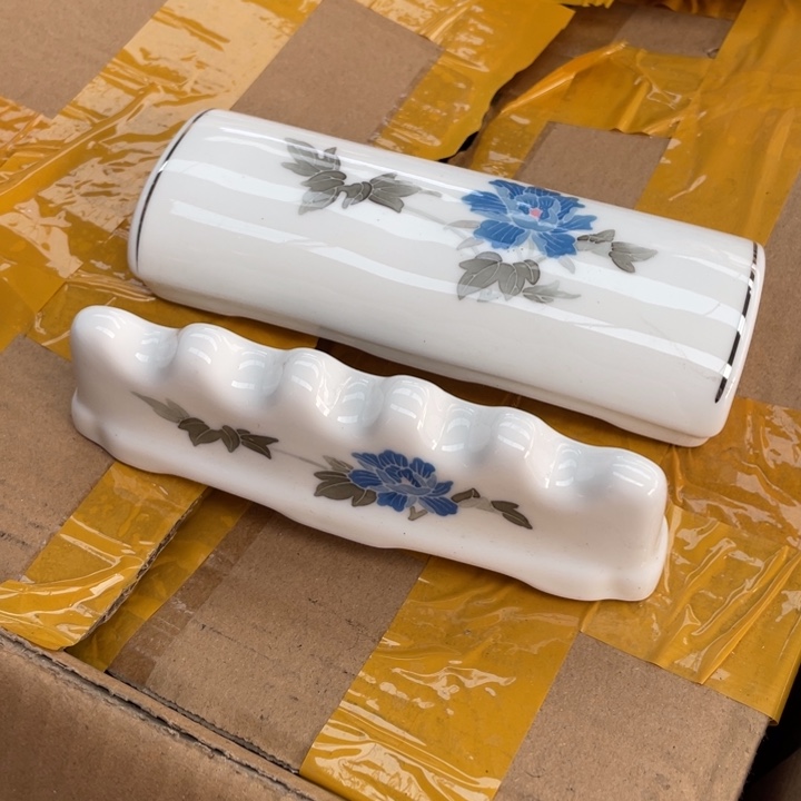 其他盘子碗砂锅都有